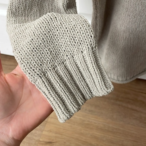 Abercrombie & Fitch Sweater - Picture 2 of 3